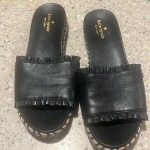 KATE SPADE NEW YORK SOFT LEATHER SLIDES BLACK AND GOLD! Very Comfy SZ 9